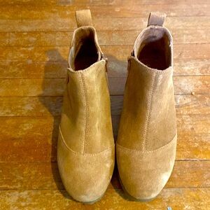 Toms Carmel Brown Suede Youth Kelsey Booties